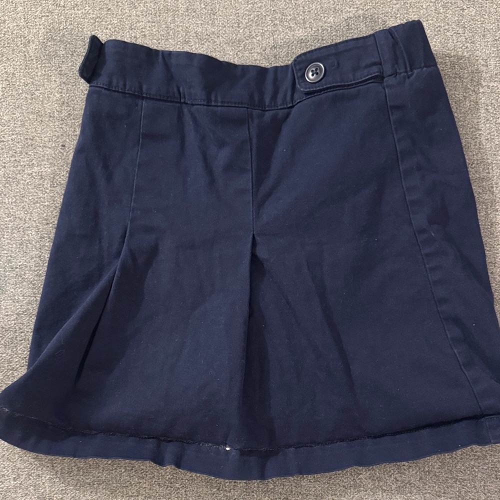 5/$15- Uniform skort size 6X/7